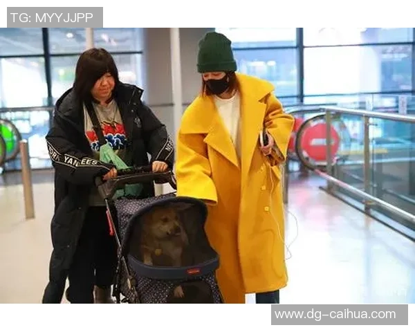 2022年足球明星机场时尚瞬间大盘点引领潮流新风尚